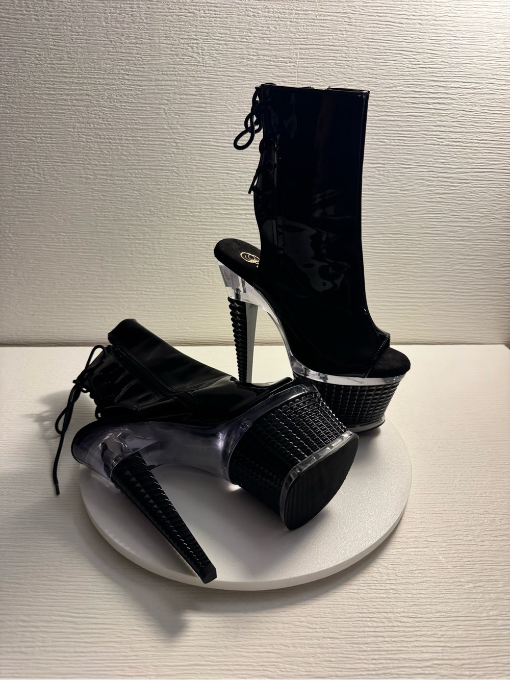 US 6 Black Patent Peep-Toe Platform Heeled Booties - Picture 2 of 7
